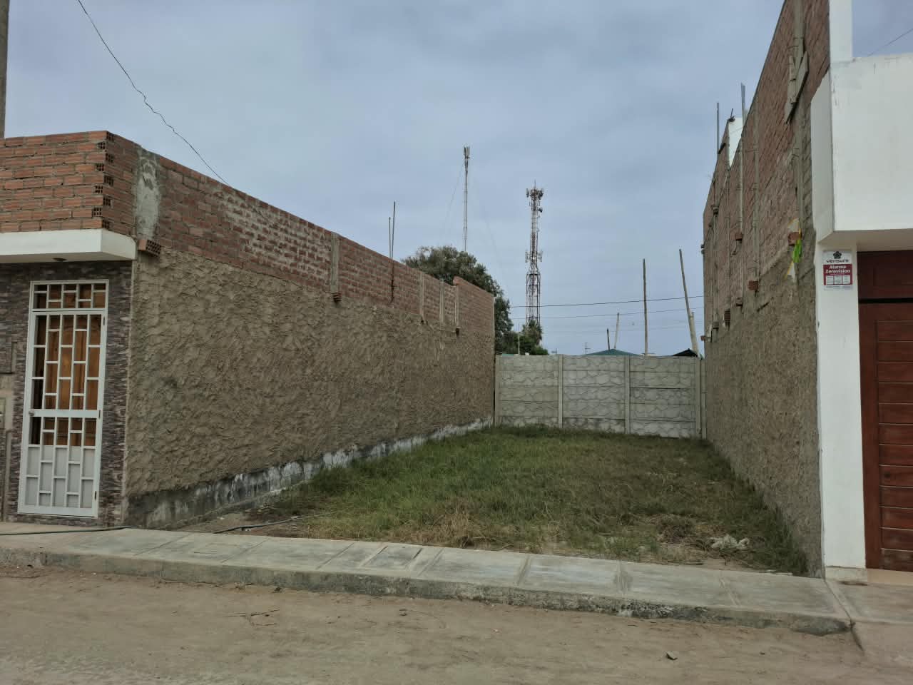 VENDO TERRENO PARA VIVIENDA EN CERRO AZUL